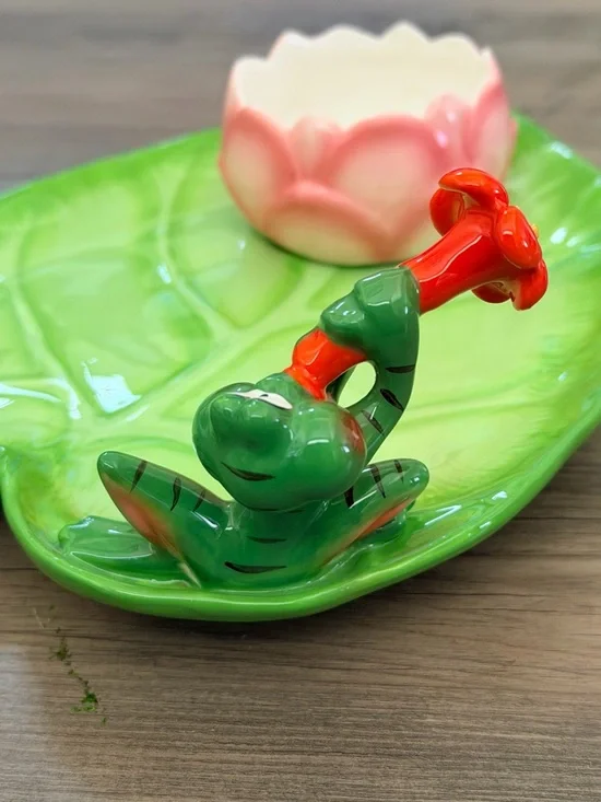 Tiana’s Place Leaf-Shaped Ceramic Tray with Pink Bowl Disney Princess and Frog - Picture 8 of 9